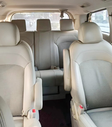 Intérieur de voiture de 7 places à Fenghuang