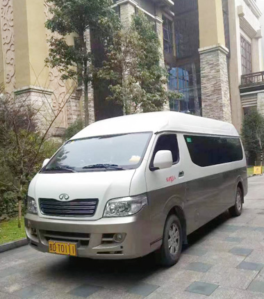 voiture de 13 places à Fenghuang