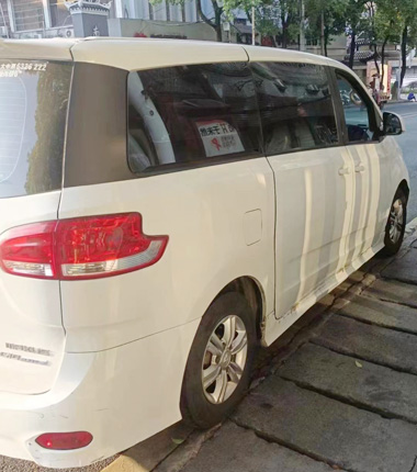 voiture de 7 places à Fenghuang