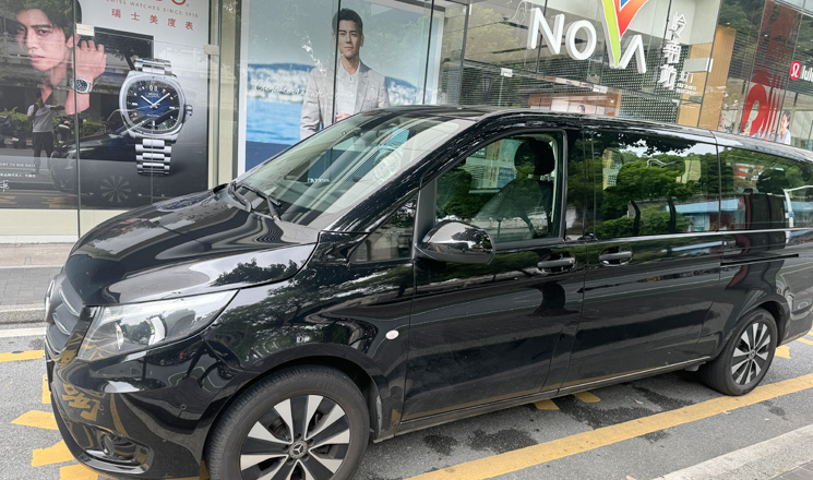 9-seater Benz in Guangzhou